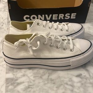 CHUCK TAYLOR PLATFORM OXFORD SNEAKER - WOMEN'S (brand new)